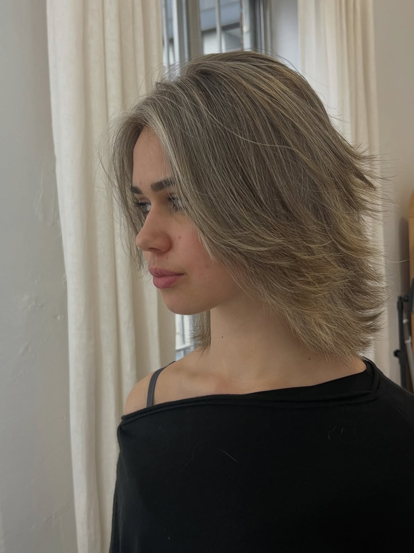 Textured blonde shag with movement
