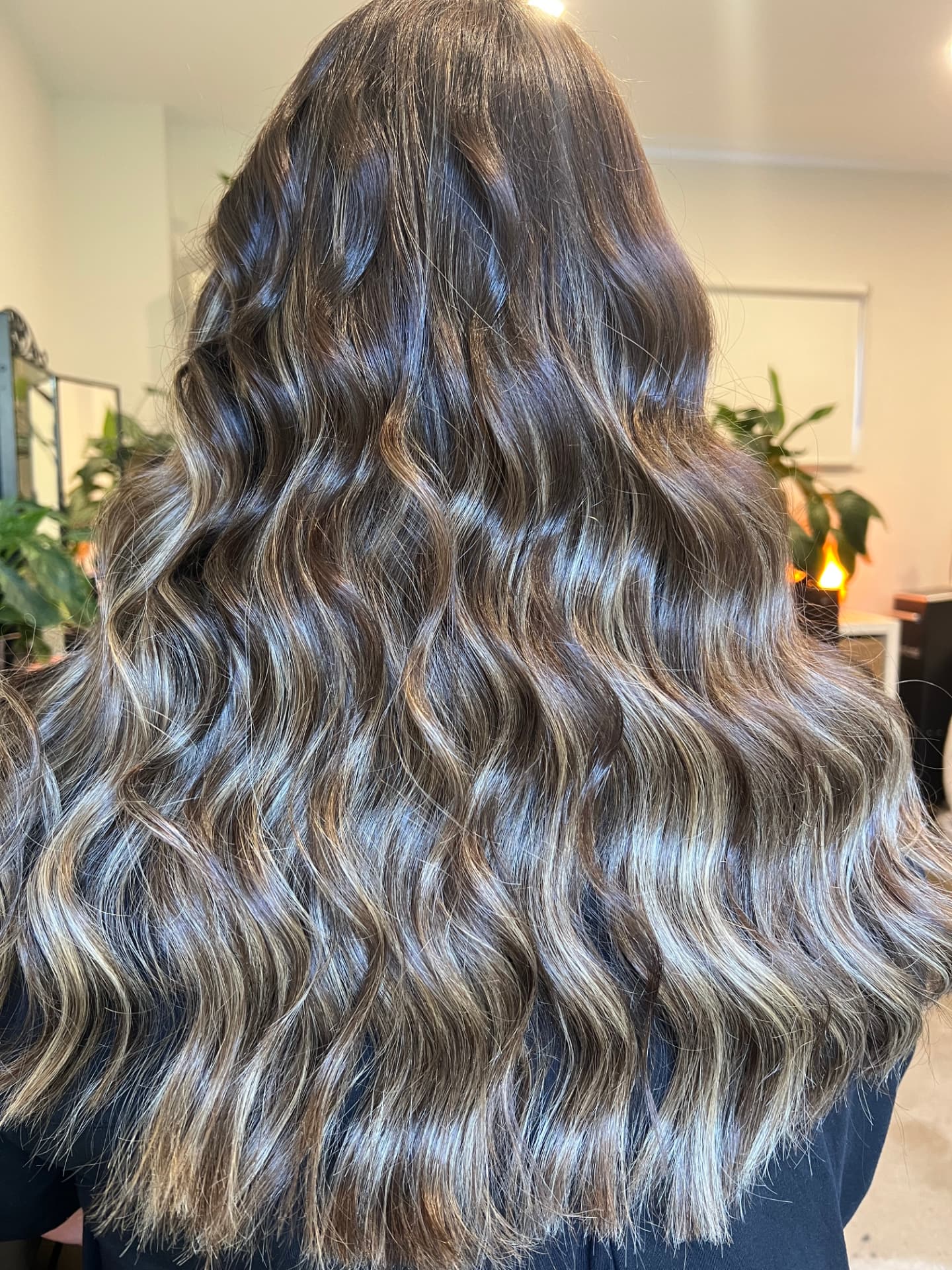 Dimensional balayage through long brunette waves